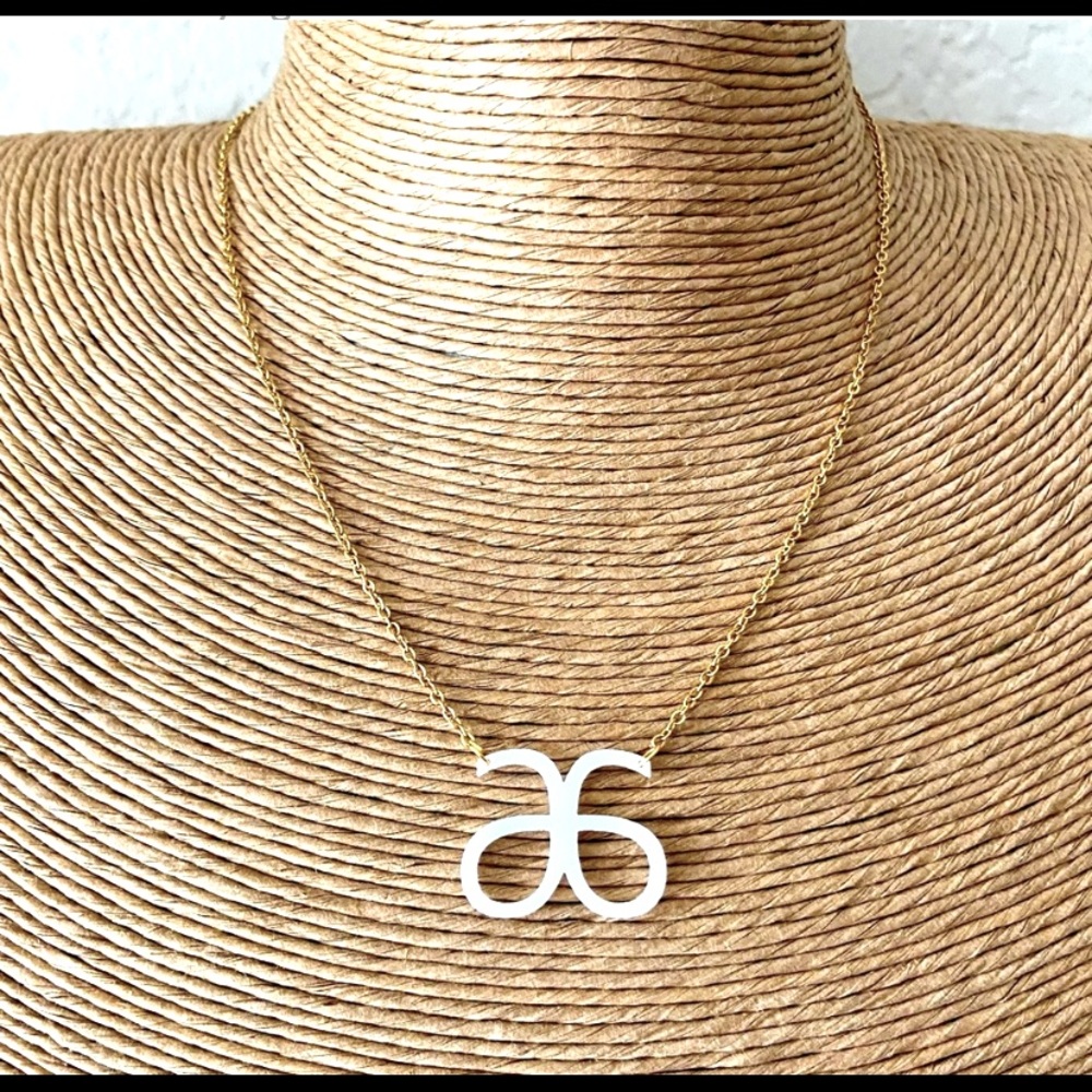Arbonne white necklace